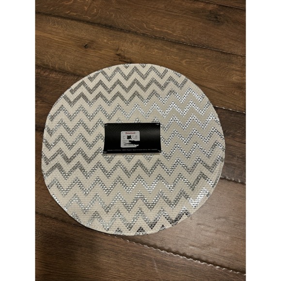 Cynthia Rowley‎ Placemat Set of 4 Silver Chevron White 15" Round - Picture 2 of 5